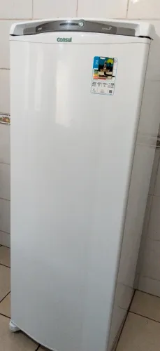 Vende-se Geladeira Consul 342L funcionando perfeitamente sem avarias. 1 ano de uso.
