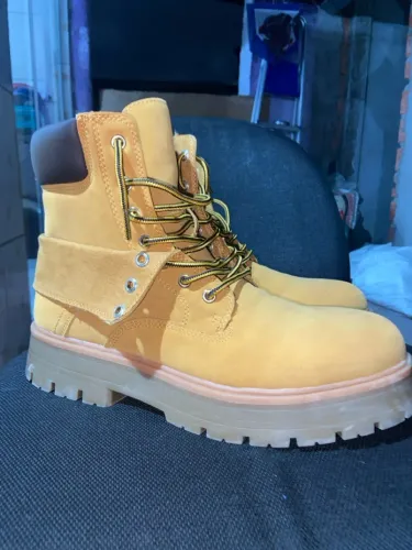 Bota Timberland Bershka