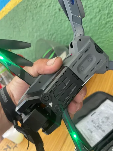 Vendo drone nem usei e não sei nem liga.