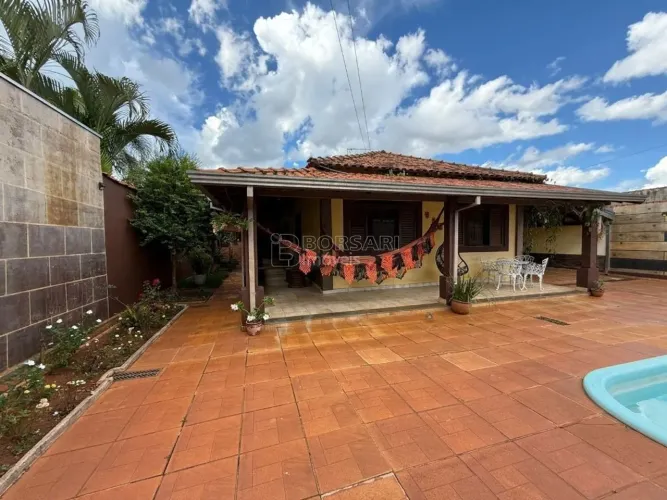 Venda de Casas / Padrão na cidade de Araraquara