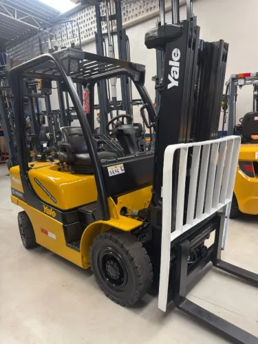 Empilhadeira Yale 50VX - 2014 - 2.5T - Triplex 