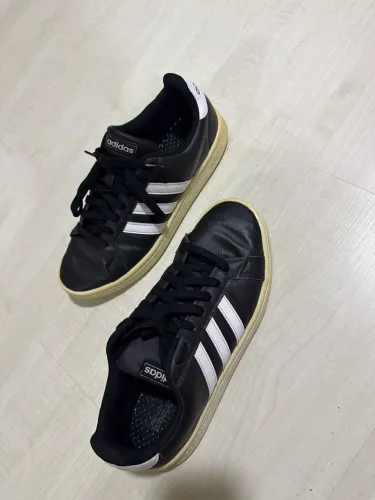 Adidas Grand Court Base.