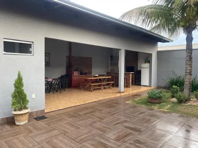 Casa com 4 quartos rica em armários no Jardim Europa - Goiânia - GO