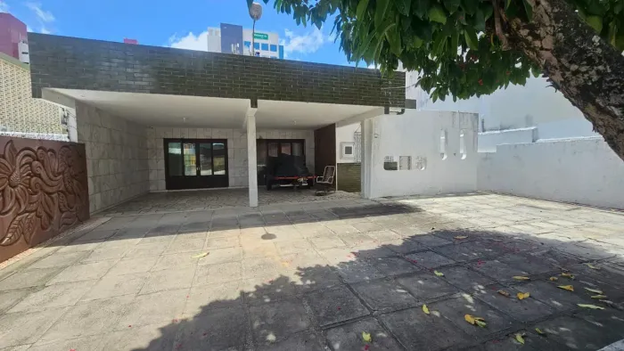 Oportunidade!! Casa 5/4 C/ 450 m² com Potencial Comercial Na Av. Salgado Filho