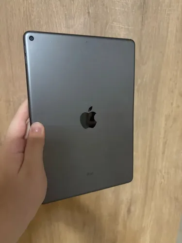 iPad Air 3 (3ª geração, 256GB) com capinha, carregador,cabo e fone de ouvido