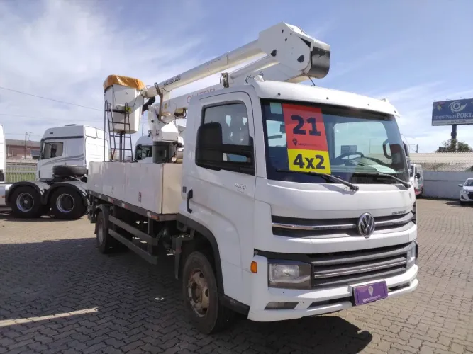 Volkswagen 11.180 Delivery 2p (diesel)(E5) 2020/2021 Vamos Seminovos São Leopoldo