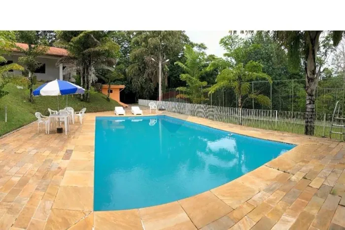 Chácara 20.000m² com 3 casas, piscina e campo, à venda no Condomínio Parque da Fazenda Ju