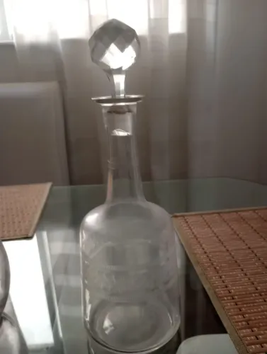 Garrafa Licoreira Antiga Em Cristal Trabalhado Com Tampa - (Déc. 40) 32cm
