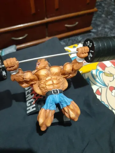 Boneco de resina
