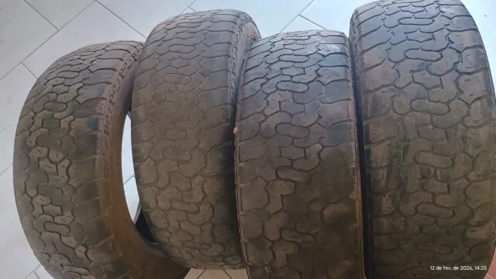 Pneus usado, mais com condições de uso ainda 