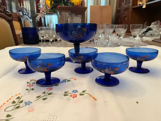   1 compoteira com 5 taças azul vintage de sobremesa com desenhos de flores - Colecionador