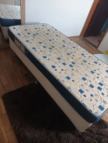 Cama de solteiro usada (box e colchão)