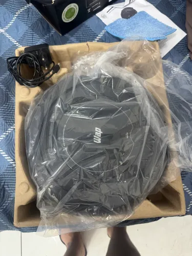 Robô aspirador Robot W90 varre aspira e passa pano 30w Wap cor preto