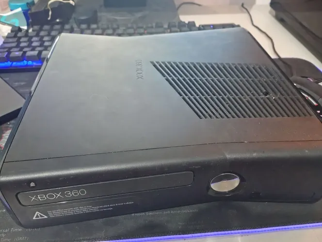 Console Xbox 360 Slim - Com Defeito (Erro 0011) - Para Peças ou Conserto<br>?
