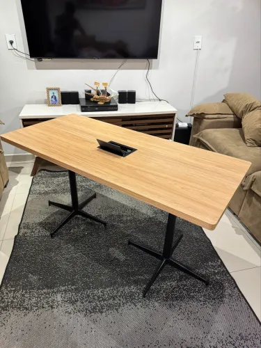 Mesa de Reunião / Escritório com Passa Cabos