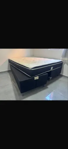 Cama Queen muito conservada