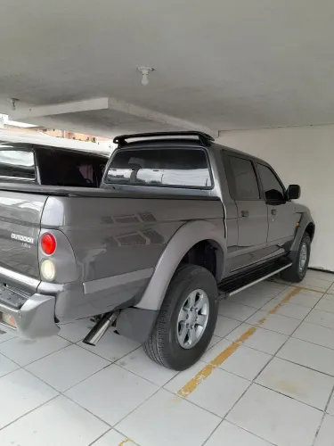 Mitsubishi L200 Outdoor HPE 2.5 4X4 CD T.dies. Mec. 2012