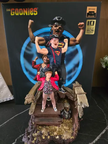 Estátua Sloth & Gordo Deluxe da Iron Studios