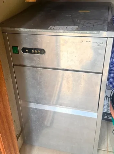 Máquina de gelo - Faz 50 kg em 24 hs