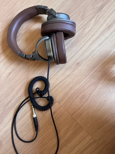 Fone de ouvido Behringer para instrumentos musicais 