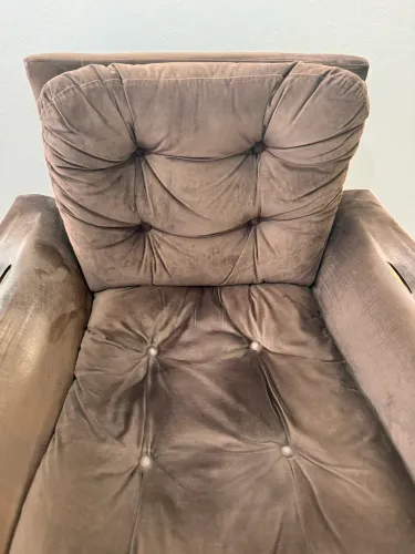 Poltrona tecido suede e fibra de silicone 