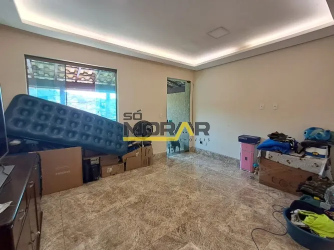 CASA COM 3 PAVIMENTOS, 3 QUARTOS, 1 SUÍTE, COM ESPAÇO PARA NO MÍNIMO 3 CARROS NO BAIRRO JA