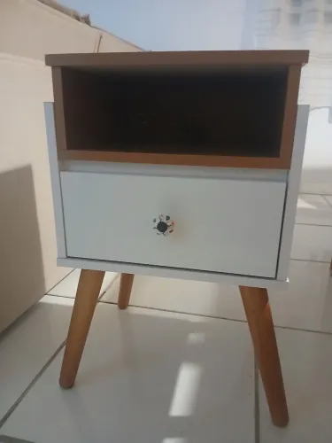 mesinha de cabeceira quarto