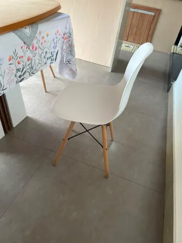 CADEIRA VERSÁTIL RESISTENTE