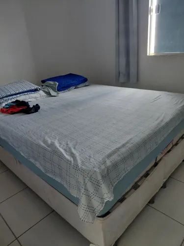 Vendo uma cama grande King.<br>Se você está falando do tamanho d