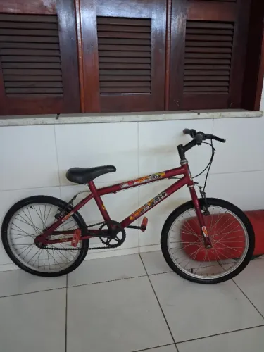 Bicicleta Infantil Aro 20, precisando consertar o freio.