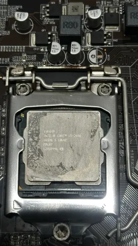 Placa mãe B71 com processador Intel core i5 e 2 pentes de memória ram 4gb DDr3