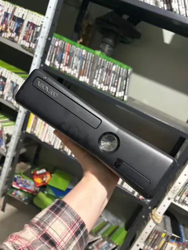 Xbox 360 Slim com defeito- somente console 