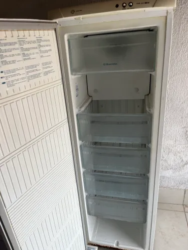 Vendo freezer frost free