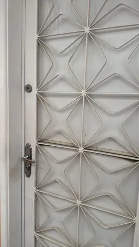 Doação Porta Metálica com Vidro Canelado