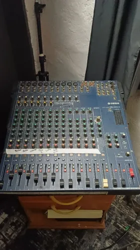 Mesa de som Yamaha