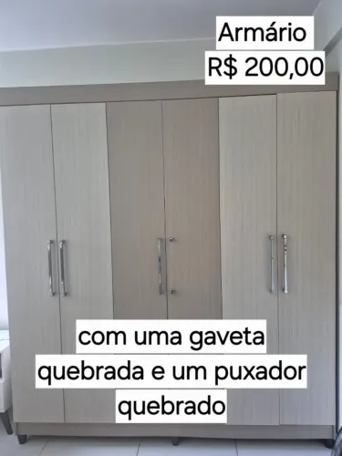 Outro guarda roupas.