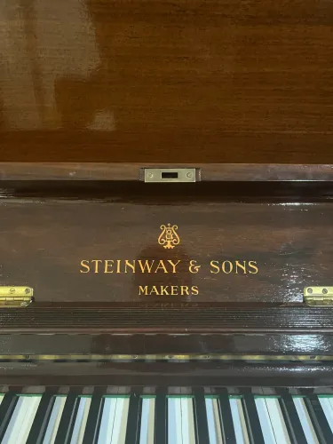 Piano Steinway & Sons