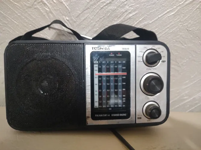 Rádio portátil toshiba TR 849