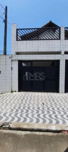 Espaçoso Sobrado à Venda no Ocian, Praia Grande - 2 Quartos e 2 Vagas