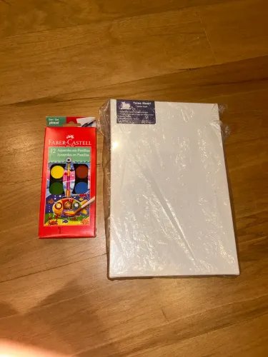 Aquerela com pincel + Quadro branco