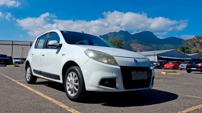 Renault Sandero Privilège Hi-flex 1.6 16V 5P AUT 2014