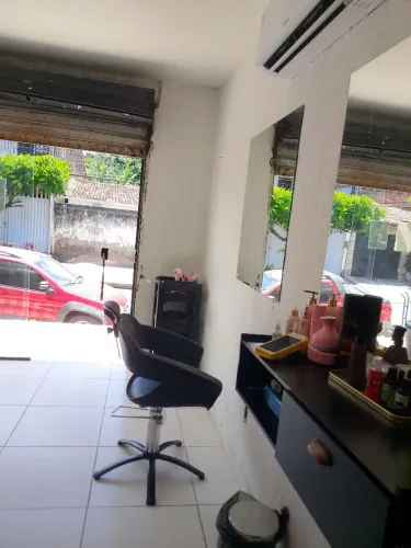 Aluguel de cadeira pra cabeleleira que queira um canto pra trabalhar pra vc .ótima localic