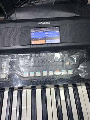 Vende-se ou troco por algo do meu interesse teclado é x600 semi-novo todo programado