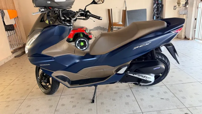 Motos