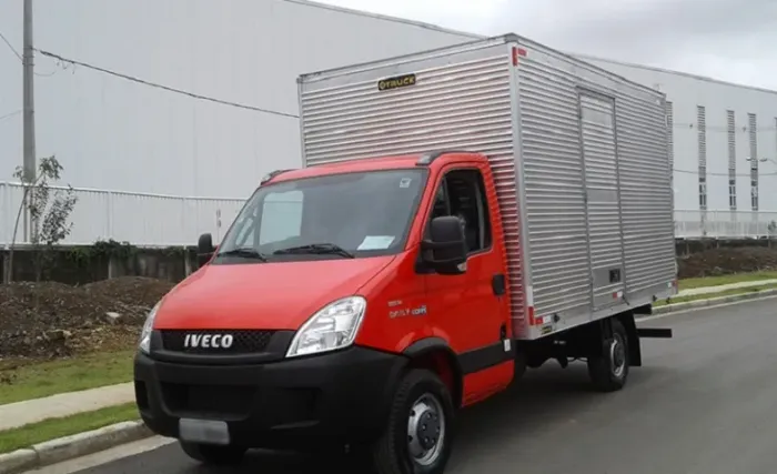 Iveco daily 35s14 Baú ano 2017