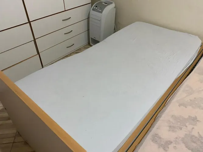 Cama de solteiro madeira pura