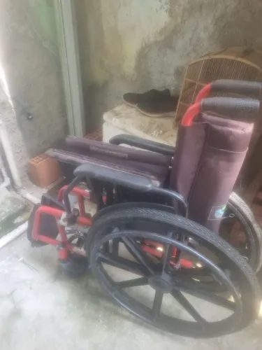 Vendo cadeira de rodas
