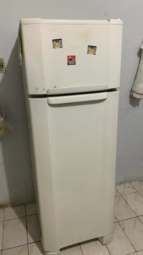 Geladeira para retirada de peças