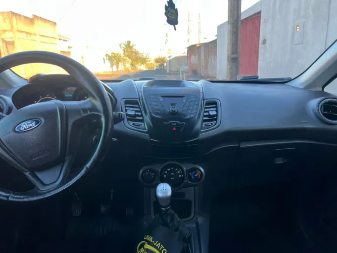 Ford Fiesta 1.5 16V Flex Mec. 5P 2015
