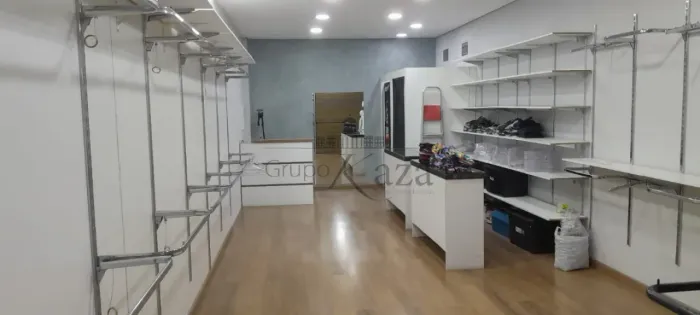Loja Comercial - Shopping Centro - 42m².